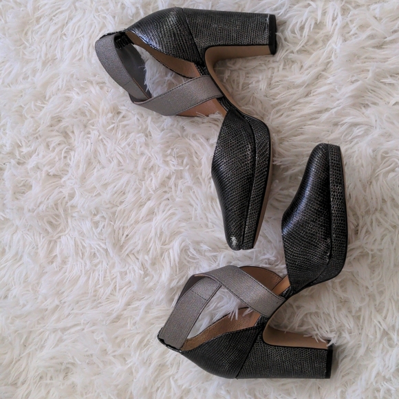 Silver, shimmer, snake-type pattern pumps - Picture 4 of 9